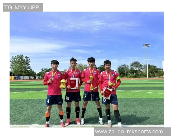 四号彩色足球球星是谁他在足球史上的重要地位与传奇经历解析